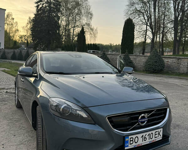 Сірий Вольво V40, об'ємом двигуна 1.6 л та пробігом 296 тис. км за 10500 $, фото 1 на Automoto.ua