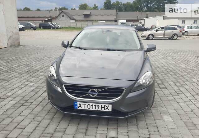 Серый Вольво В40, объемом двигателя 1.6 л и пробегом 230 тыс. км за 10900 $, фото 1 на Automoto.ua