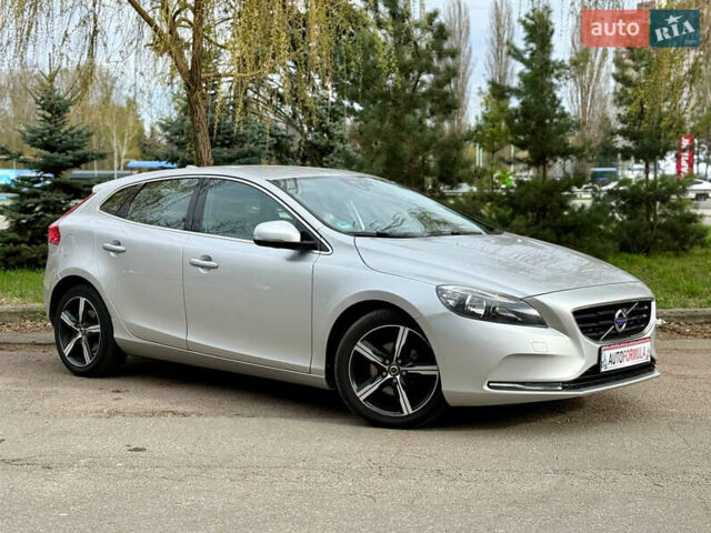 Сірий Вольво V40, об'ємом двигуна 1.56 л та пробігом 203 тис. км за 11490 $, фото 1 на Automoto.ua