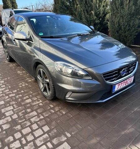 Серый Вольво В40, объемом двигателя 1.56 л и пробегом 259 тыс. км за 13500 $, фото 1 на Automoto.ua