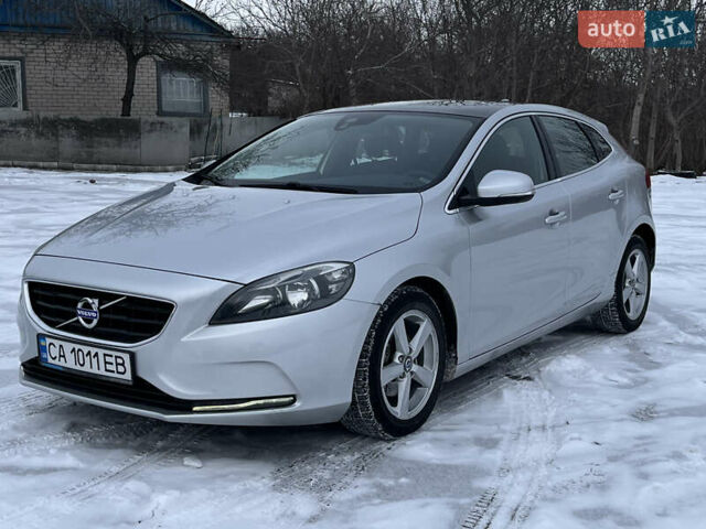 Сірий Вольво V40, об'ємом двигуна 1.56 л та пробігом 233 тис. км за 11200 $, фото 1 на Automoto.ua