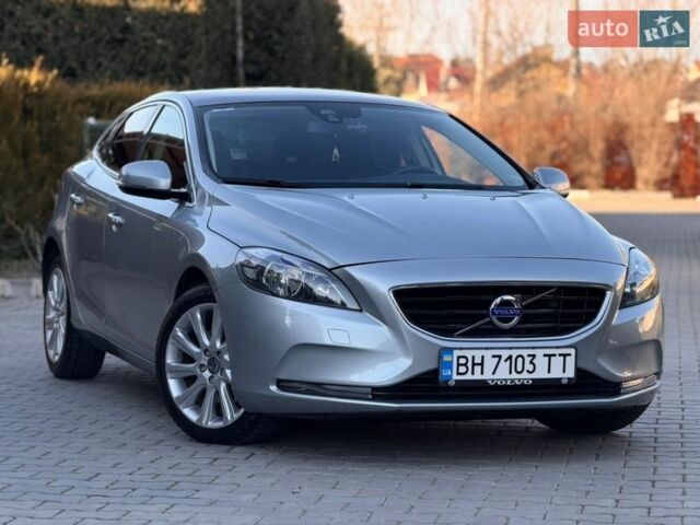 Сірий Вольво V40, об'ємом двигуна 1.56 л та пробігом 140 тис. км за 11200 $, фото 1 на Automoto.ua