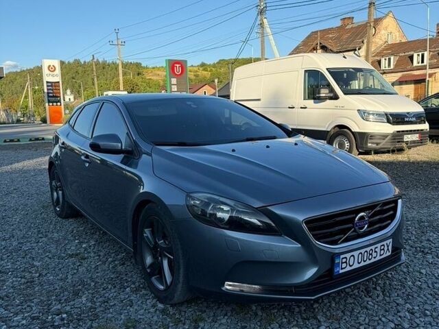 Серый Вольво В40, объемом двигателя 2 л и пробегом 297 тыс. км за 11950 $, фото 1 на Automoto.ua