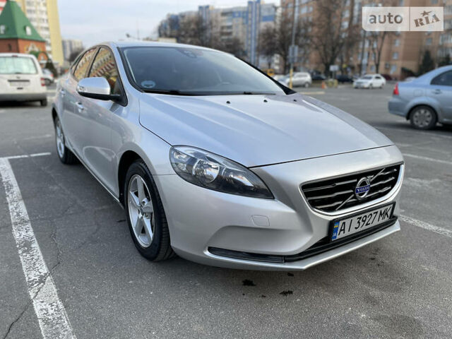 Сірий Вольво V40, об'ємом двигуна 2 л та пробігом 250 тис. км за 12200 $, фото 1 на Automoto.ua