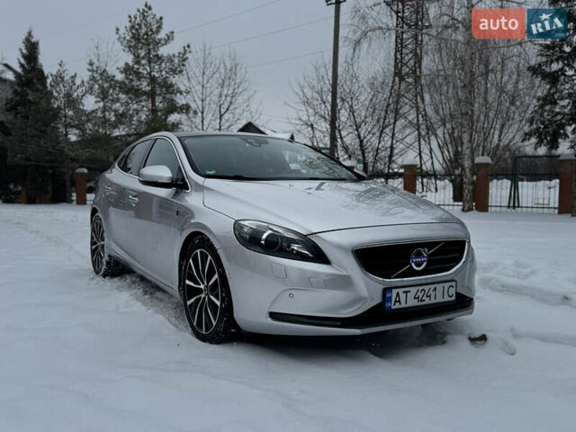 Сірий Вольво V40, об'ємом двигуна 1.97 л та пробігом 220 тис. км за 13000 $, фото 1 на Automoto.ua