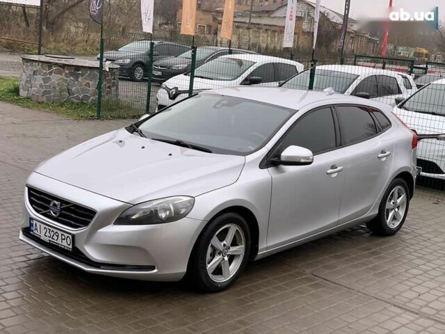 Серый Вольво В40, объемом двигателя 1.6 л и пробегом 272 тыс. км за 10000 $, фото 1 на Automoto.ua
