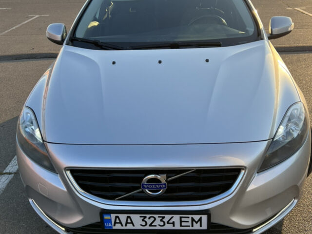 Сірий Вольво V40, об'ємом двигуна 2 л та пробігом 297 тис. км за 10000 $, фото 1 на Automoto.ua