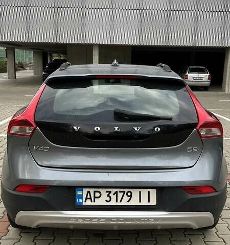 Сірий Вольво V40, об'ємом двигуна 1.56 л та пробігом 105 тис. км за 21000 $, фото 1 на Automoto.ua