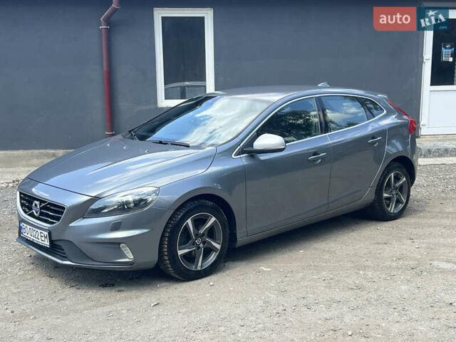 Сірий Вольво V40, об'ємом двигуна 1.98 л та пробігом 233 тис. км за 8500 $, фото 1 на Automoto.ua