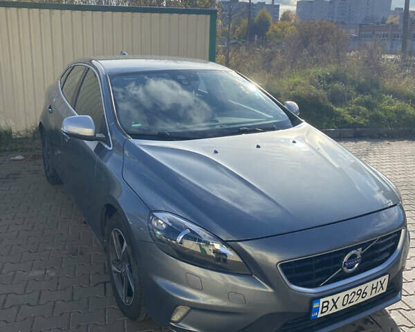 Серый Вольво В40, объемом двигателя 1.97 л и пробегом 230 тыс. км за 15000 $, фото 1 на Automoto.ua