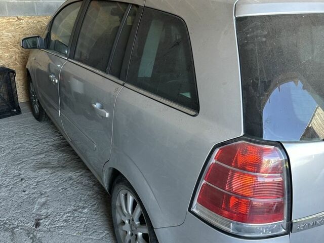 Сірий Вольво V40, об'ємом двигуна 2 л та пробігом 280 тис. км за 7423 $, фото 1 на Automoto.ua