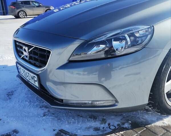 Сірий Вольво V40, об'ємом двигуна 1.56 л та пробігом 274 тис. км за 9400 $, фото 1 на Automoto.ua