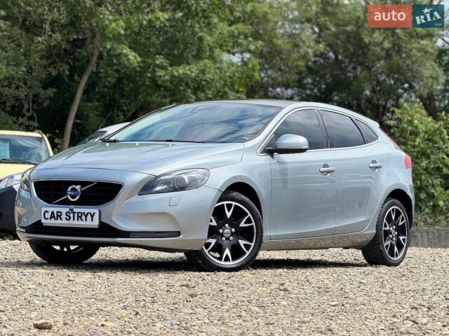 Сірий Вольво V40, об'ємом двигуна 1.97 л та пробігом 250 тис. км за 12500 $, фото 1 на Automoto.ua