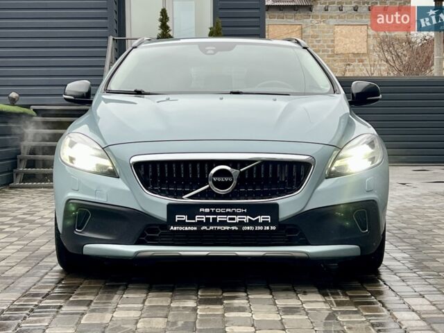 Сірий Вольво V40, об'ємом двигуна 2 л та пробігом 137 тис. км за 17900 $, фото 1 на Automoto.ua