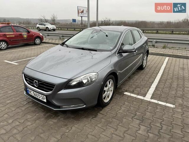 Сірий Вольво V40, об'ємом двигуна 1.97 л та пробігом 218 тис. км за 14100 $, фото 1 на Automoto.ua