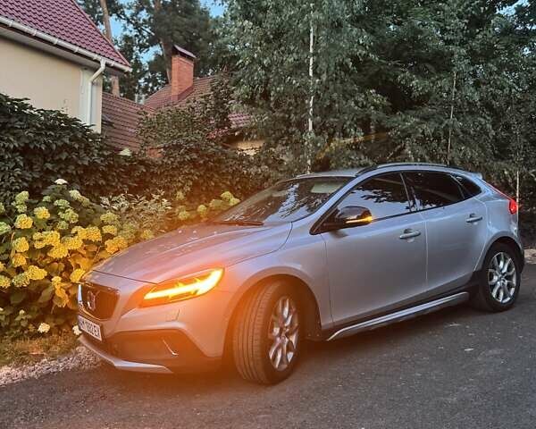 Серый Вольво В40, объемом двигателя 1.97 л и пробегом 20 тыс. км за 19500 $, фото 1 на Automoto.ua