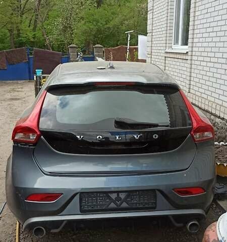 Сірий Вольво V40, об'ємом двигуна 1.97 л та пробігом 50 тис. км за 9300 $, фото 1 на Automoto.ua