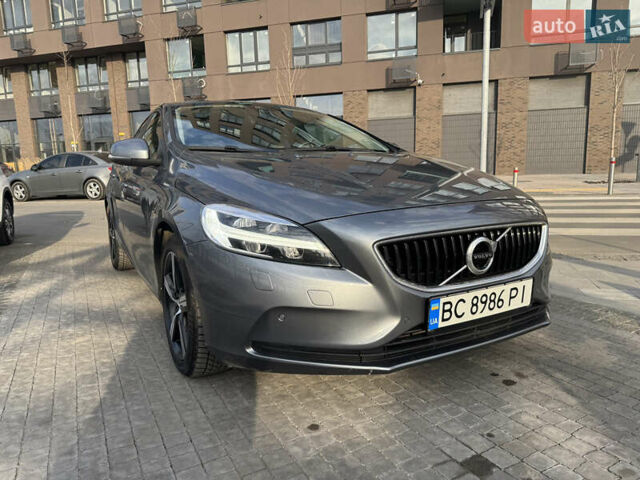 Серый Вольво В40, объемом двигателя 1.5 л и пробегом 138 тыс. км за 16200 $, фото 1 на Automoto.ua