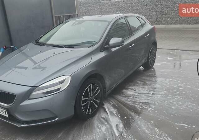 Серый Вольво В40, объемом двигателя 2 л и пробегом 122 тыс. км за 12400 $, фото 1 на Automoto.ua