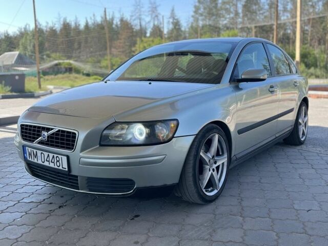 Сірий Вольво V40, об'ємом двигуна 2 л та пробігом 200 тис. км за 2901 $, фото 1 на Automoto.ua