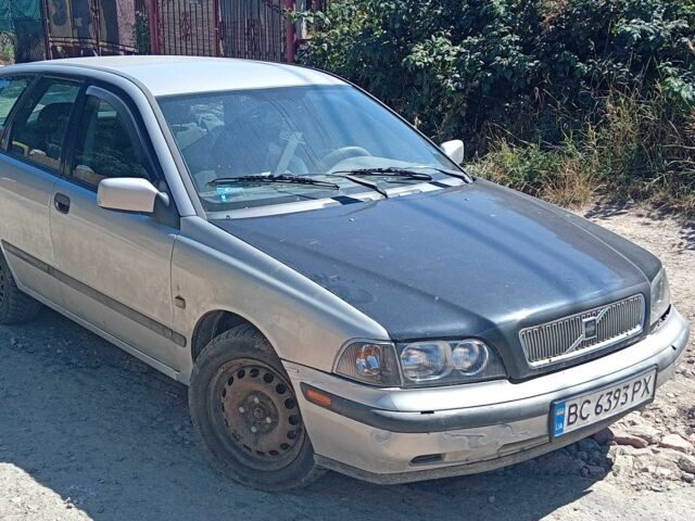 Сірий Вольво V40, об'ємом двигуна 1.9 л та пробігом 329 тис. км за 2203 $, фото 1 на Automoto.ua