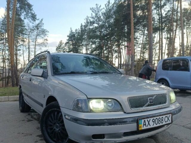 Сірий Вольво V40, об'ємом двигуна 0 л та пробігом 352 тис. км за 2300 $, фото 1 на Automoto.ua