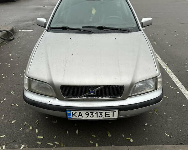 Серый Вольво В40, объемом двигателя 1.87 л и пробегом 331 тыс. км за 2500 $, фото 1 на Automoto.ua