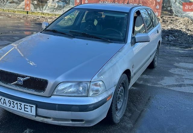 Сірий Вольво V40, об'ємом двигуна 1.87 л та пробігом 333 тис. км за 2200 $, фото 1 на Automoto.ua