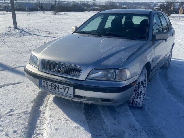 Сірий Вольво V40, об'ємом двигуна 0 л та пробігом 270 тис. км за 1950 $, фото 1 на Automoto.ua