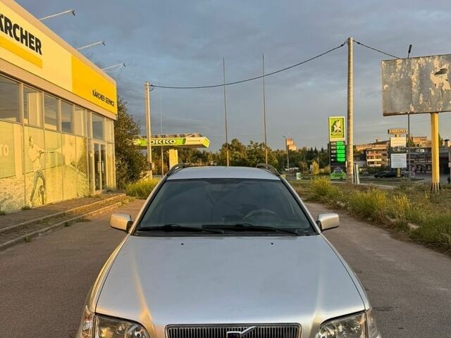 Сірий Вольво V40, об'ємом двигуна 1.87 л та пробігом 340 тис. км за 2600 $, фото 1 на Automoto.ua