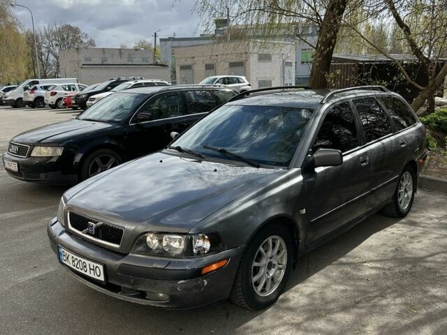 Серый Вольво В40, объемом двигателя 1.8 л и пробегом 490 тыс. км за 2600 $, фото 1 на Automoto.ua
