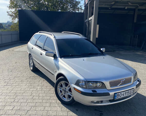 Серый Вольво В40, объемом двигателя 1.8 л и пробегом 330 тыс. км за 3900 $, фото 1 на Automoto.ua
