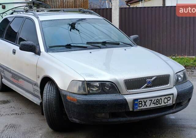 Серый Вольво В40, объемом двигателя 1.9 л и пробегом 430 тыс. км за 2998 $, фото 1 на Automoto.ua