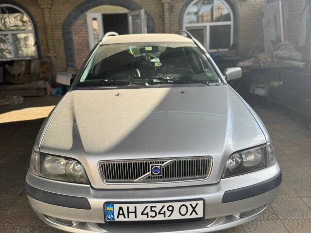 Серый Вольво В40, объемом двигателя 1.8 л и пробегом 303 тыс. км за 3300 $, фото 1 на Automoto.ua