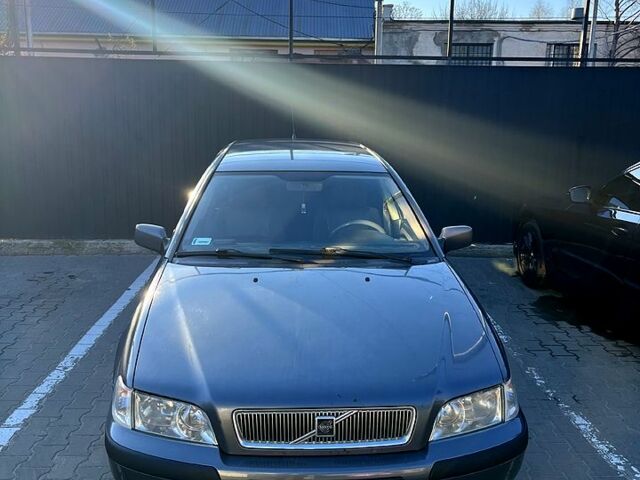 Сірий Вольво V40, об'ємом двигуна 1.9 л та пробігом 372 тис. км за 4000 $, фото 1 на Automoto.ua