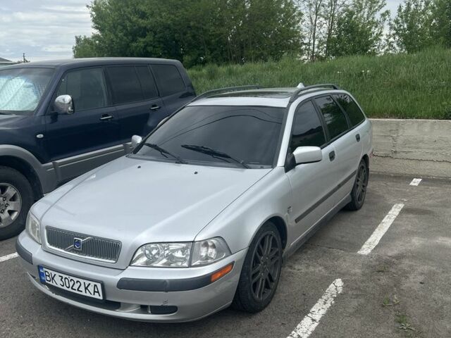 Сірий Вольво V40, об'ємом двигуна 1.9 л та пробігом 360 тис. км за 1600 $, фото 1 на Automoto.ua