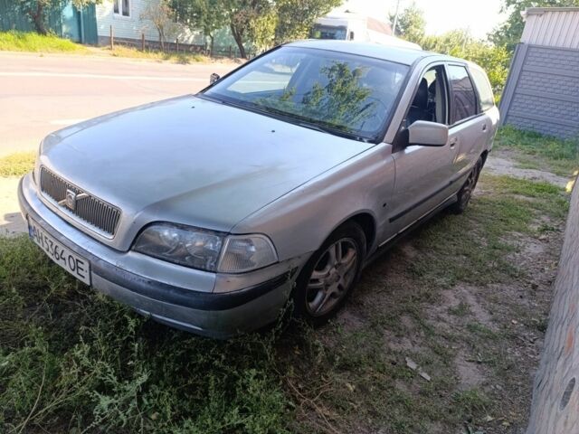 Серый Вольво В40, объемом двигателя 1.9 л и пробегом 350 тыс. км за 2300 $, фото 1 на Automoto.ua