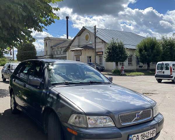 Сірий Вольво V40, об'ємом двигуна 1.87 л та пробігом 314 тис. км за 3500 $, фото 1 на Automoto.ua