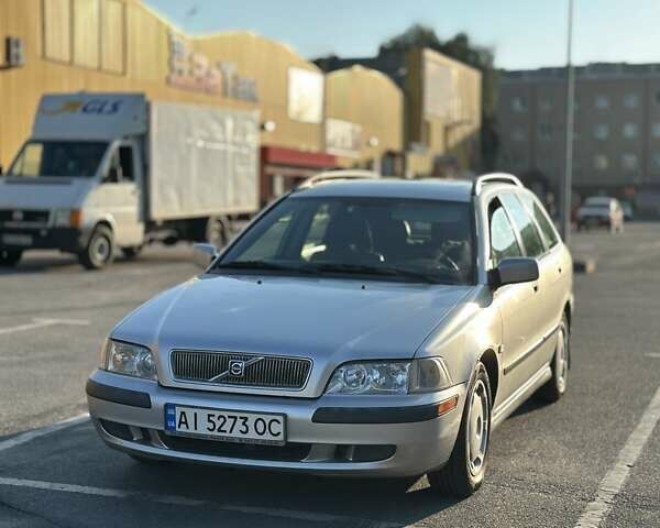 Серый Вольво В40, объемом двигателя 1.9 л и пробегом 308 тыс. км за 4200 $, фото 1 на Automoto.ua