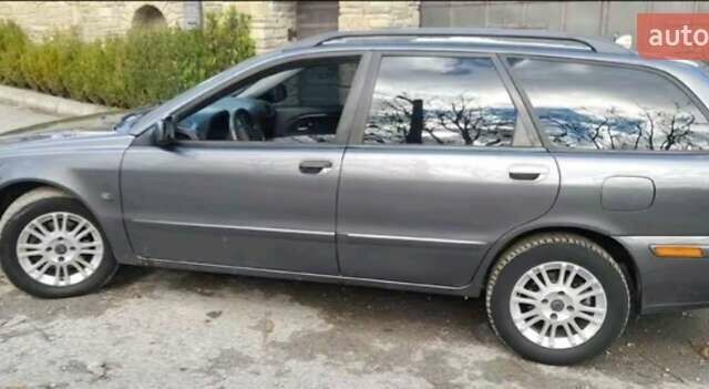 Серый Вольво В40, объемом двигателя 1.8 л и пробегом 360 тыс. км за 3500 $, фото 1 на Automoto.ua