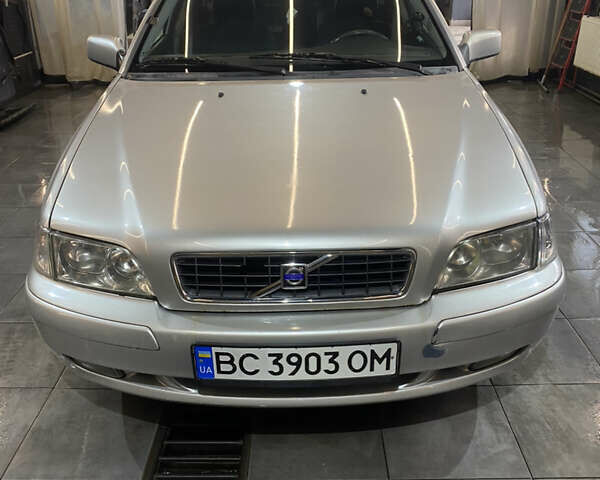 Сірий Вольво V40, об'ємом двигуна 1.9 л та пробігом 216 тис. км за 4500 $, фото 1 на Automoto.ua