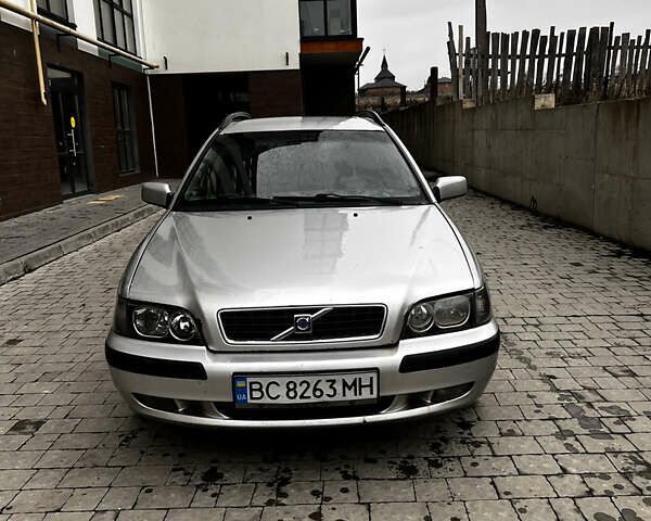 Серый Вольво В40, объемом двигателя 1.9 л и пробегом 362 тыс. км за 2300 $, фото 1 на Automoto.ua