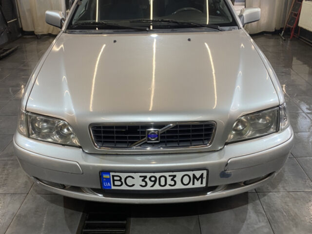 Сірий Вольво V40, об'ємом двигуна 1.9 л та пробігом 216 тис. км за 4500 $, фото 1 на Automoto.ua