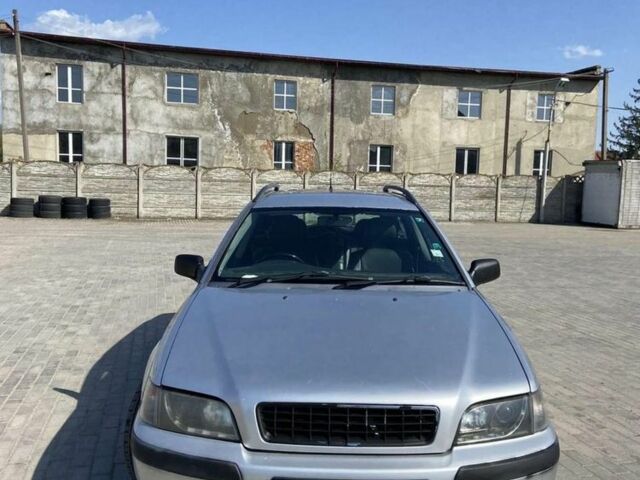 Сірий Вольво V40, об'ємом двигуна 2 л та пробігом 161 тис. км за 1500 $, фото 1 на Automoto.ua