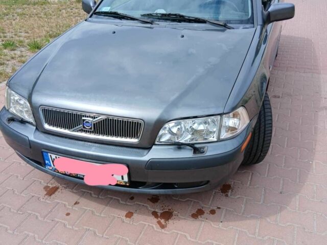 Серый Вольво В40, объемом двигателя 0 л и пробегом 240 тыс. км за 673 $, фото 1 на Automoto.ua