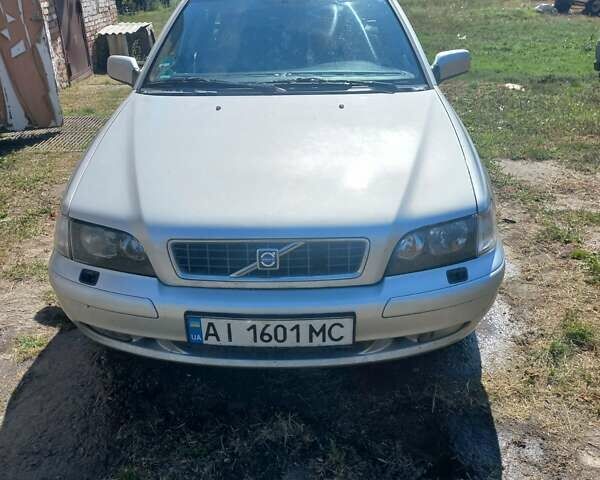 Сірий Вольво V40, об'ємом двигуна 1.87 л та пробігом 456 тис. км за 3800 $, фото 1 на Automoto.ua