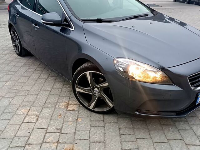 Сірий Вольво V40, об'ємом двигуна 1.6 л та пробігом 265 тис. км за 10300 $, фото 1 на Automoto.ua