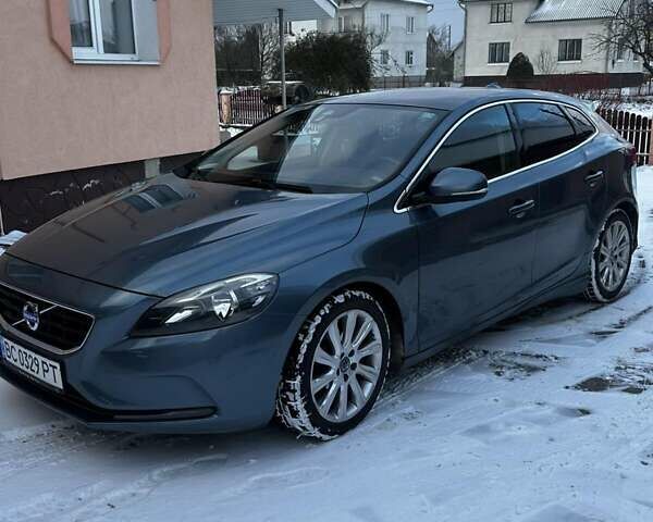 Синий Вольво В40, объемом двигателя 1.56 л и пробегом 250 тыс. км за 9300 $, фото 1 на Automoto.ua