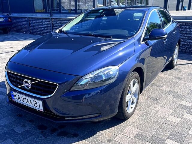 Синій Вольво V40, об'ємом двигуна 2 л та пробігом 245 тис. км за 13500 $, фото 1 на Automoto.ua