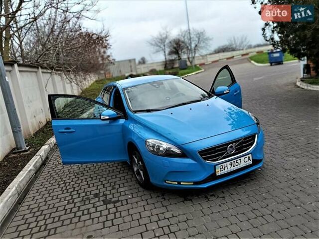 Синий Вольво В40, объемом двигателя 1.56 л и пробегом 165 тыс. км за 11700 $, фото 1 на Automoto.ua